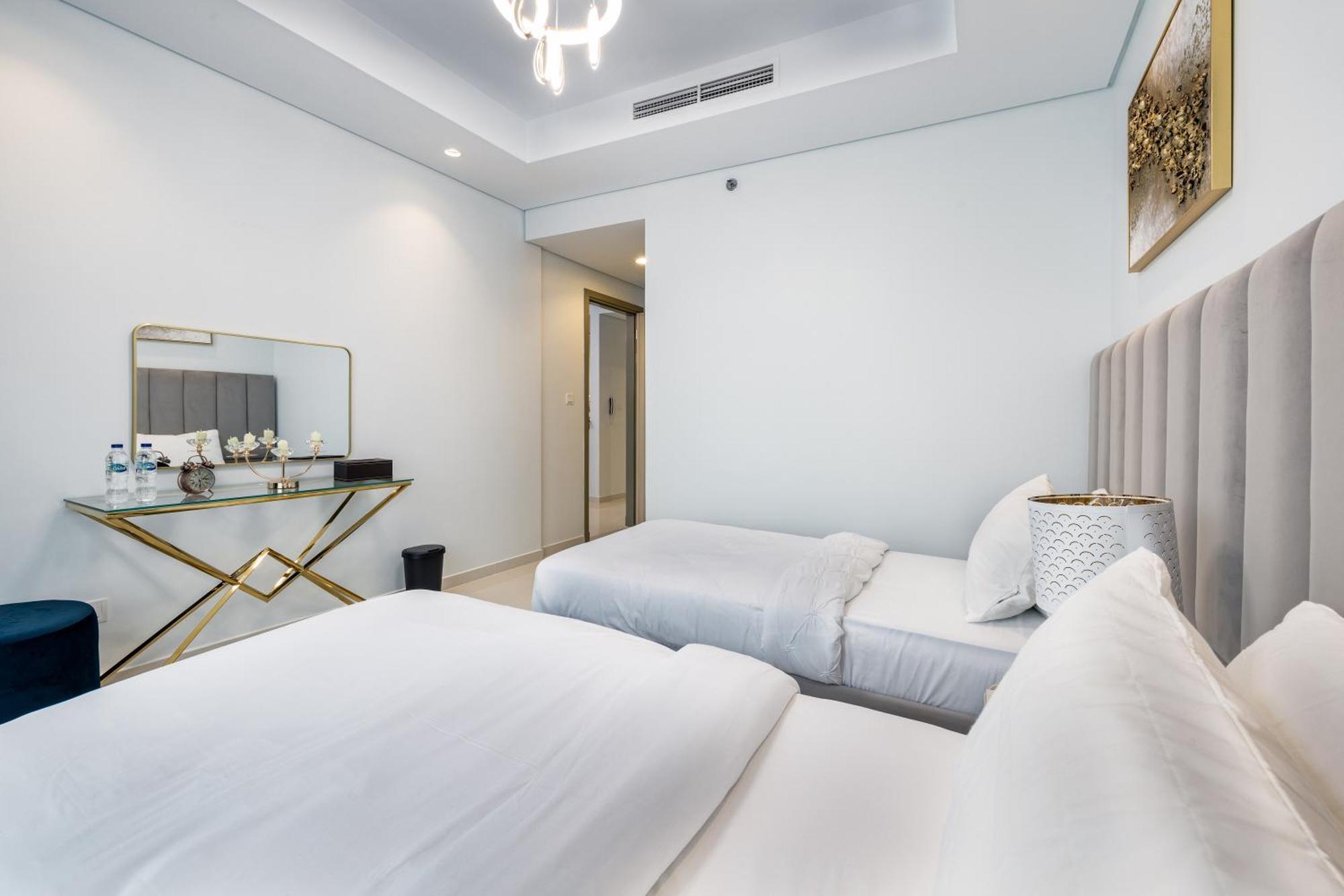 Apartamento Aliving Luxe 2Br With Burj Khalifa View Infinity Pool Midtown-4704 Dubái Exterior foto